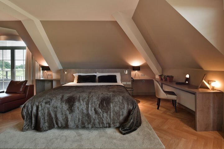 Room 4 of 74