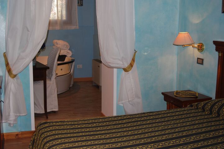 Room 28 of 90