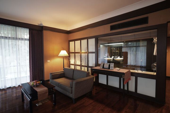 Room 19 of 38