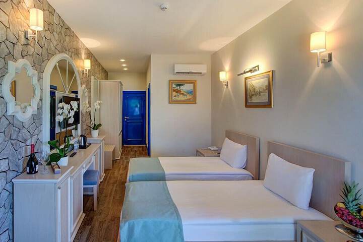 Room 5 of 20