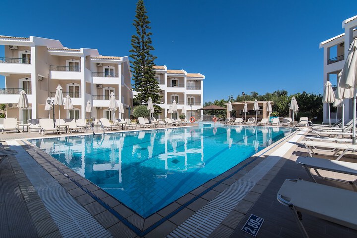 Pool Hotel