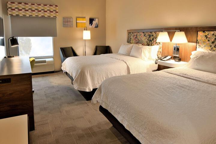 2 Queen Beds (7 of 20)