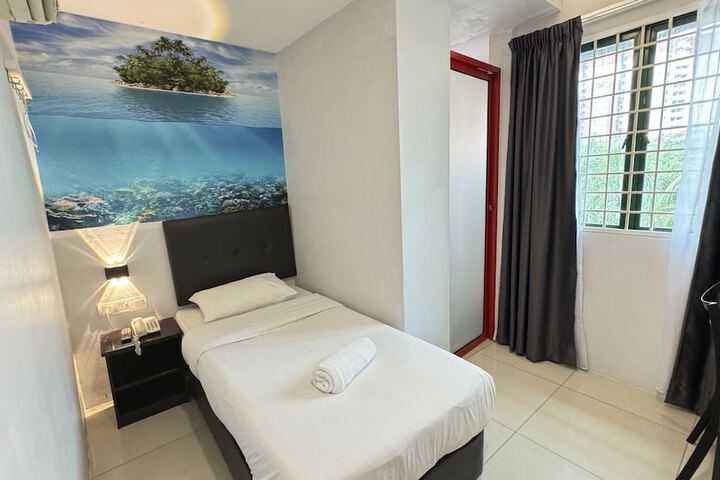 Room 8 of 40