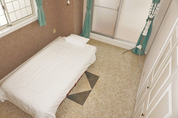 Room 7 of 82