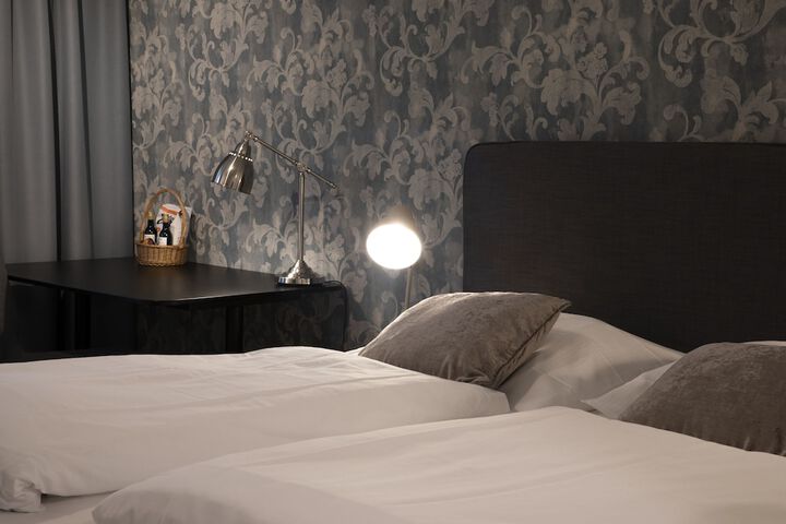 Room 4 of 72