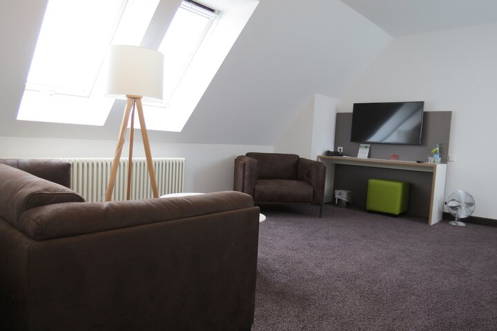 Room 47 of 125