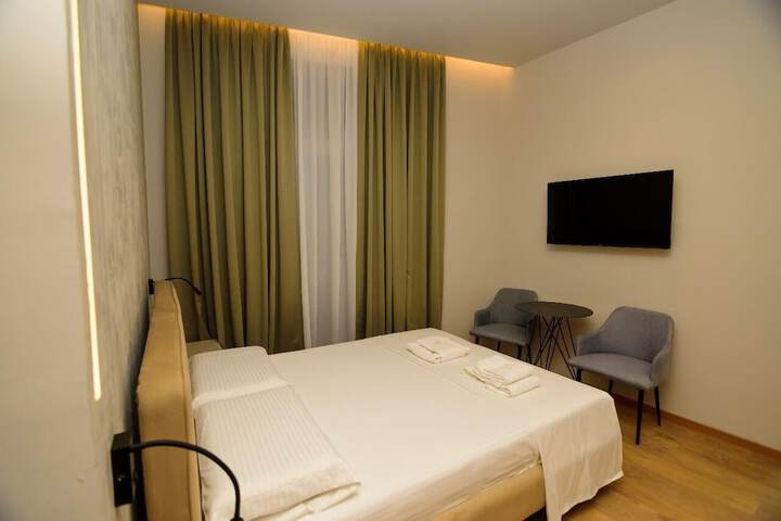 Room 27 of 88