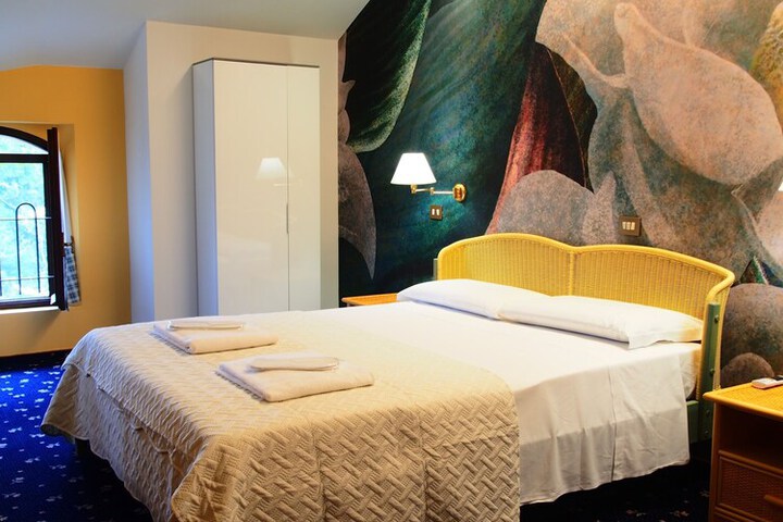 Room 26 of 54