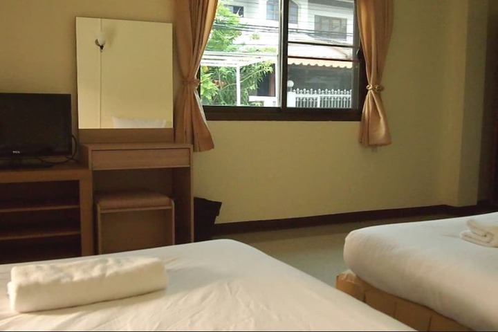 Room 8 of 14