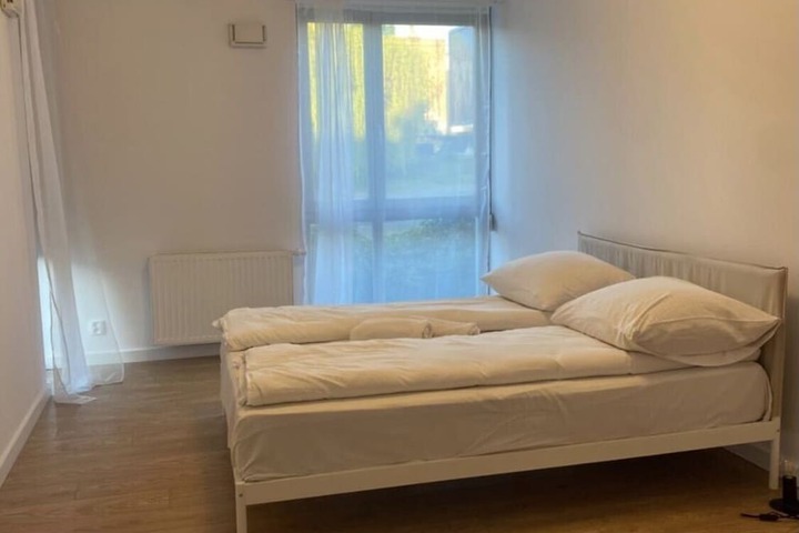 Room 27 of 79