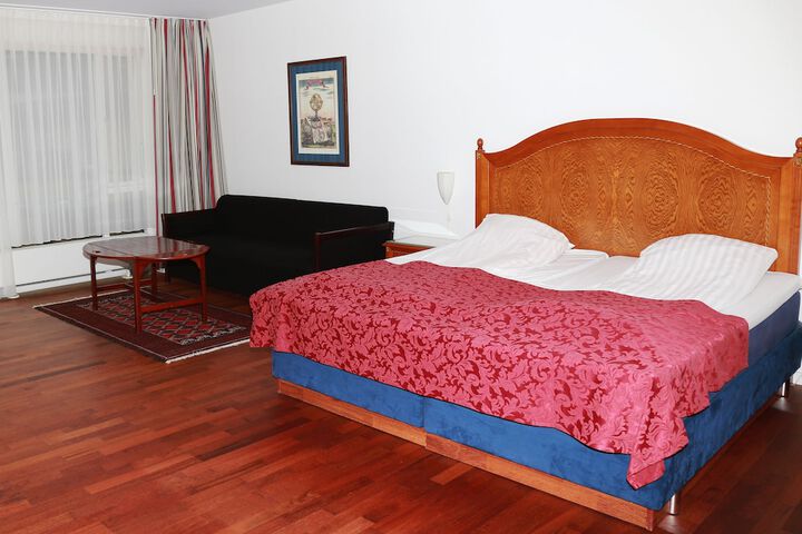 Room 4 of 71