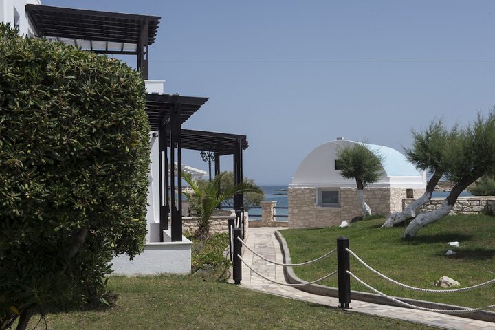 Hotel Exterior 65 of 75