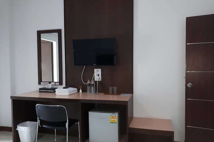 Room 13 of 18