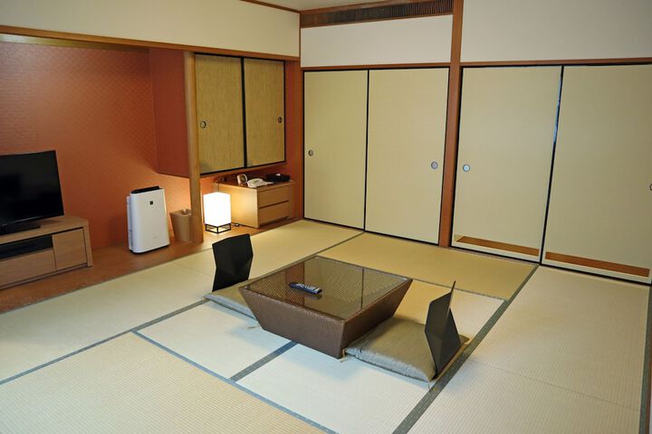 Room 13 of 42