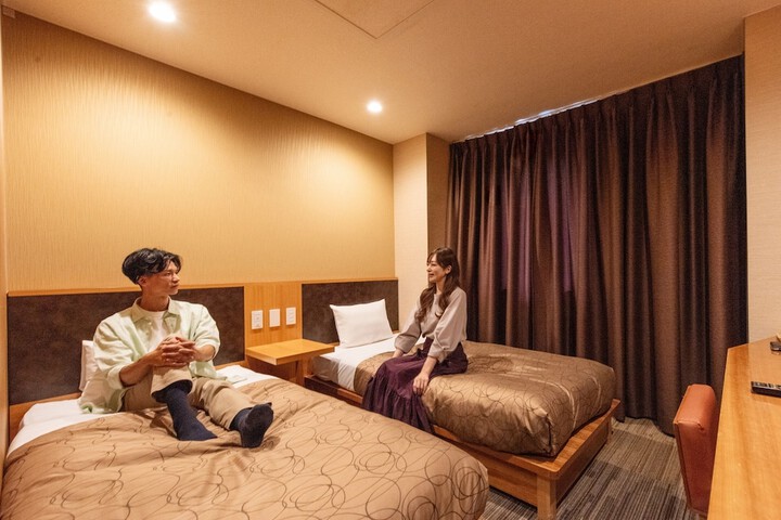 Room 15 of 38