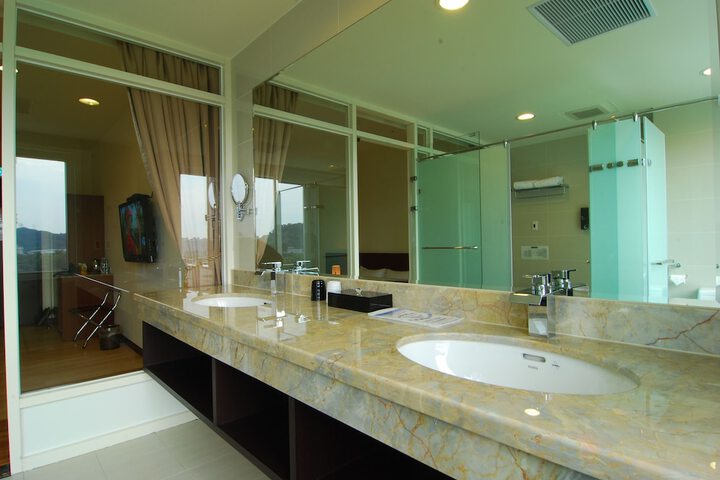 Room 30 of 51