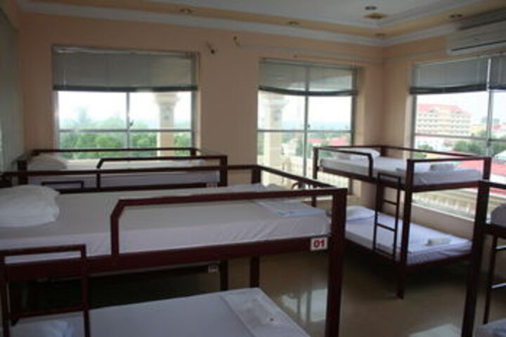 Room 32 of 68