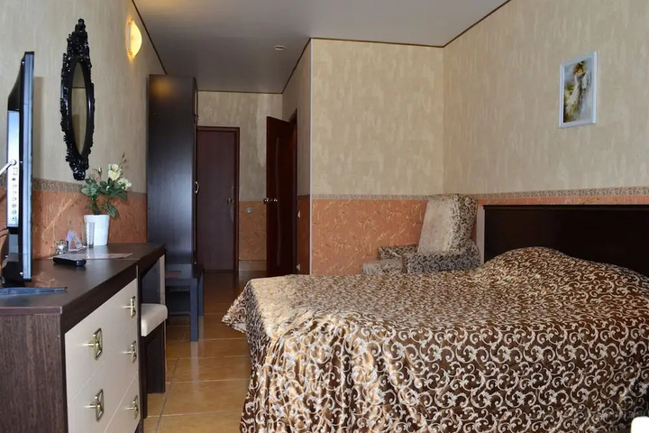 Room 7 of 11
