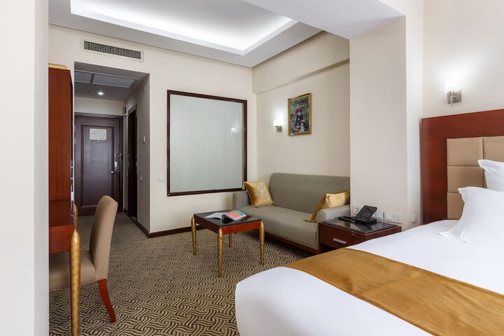 Room 8 of 31