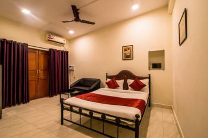 Room 9 of 24