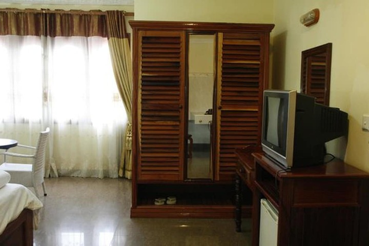 Room 8 of 23