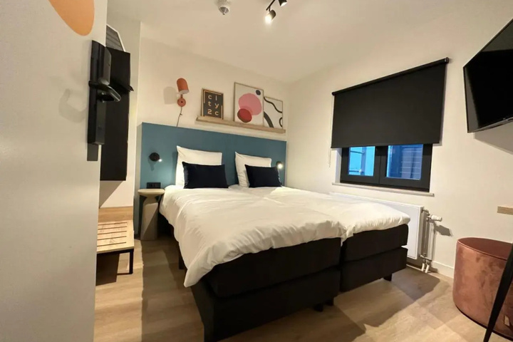 Room 2 of 14
