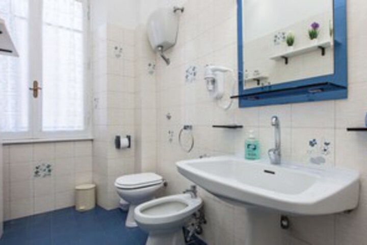 Room 2 of 20