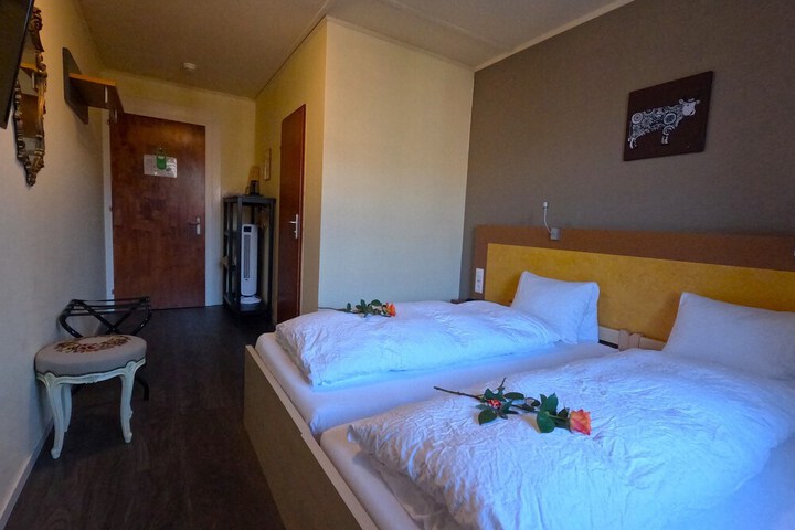Room 26 of 173