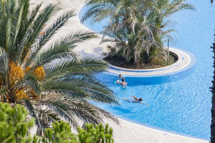 Pool 32 of 75