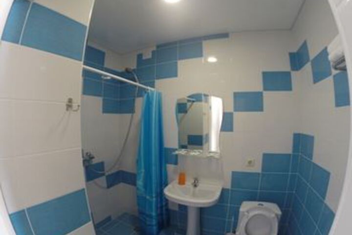 Room 17 of 176