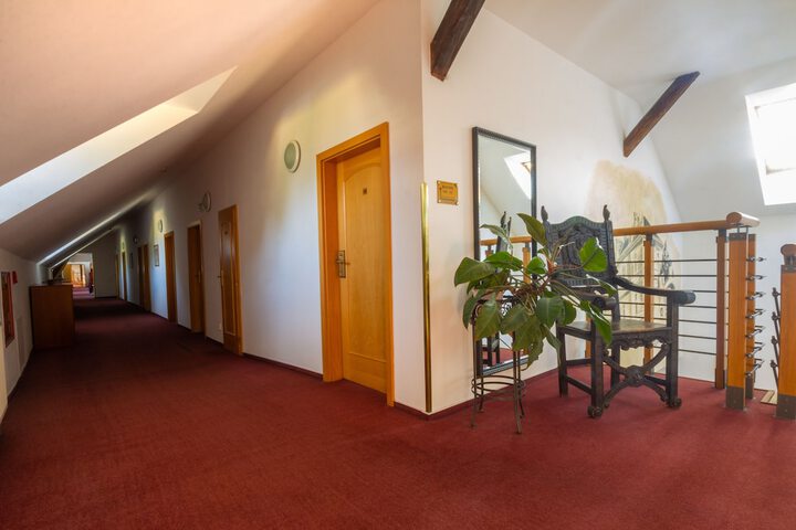 Ballroom/Hall 27 of 44