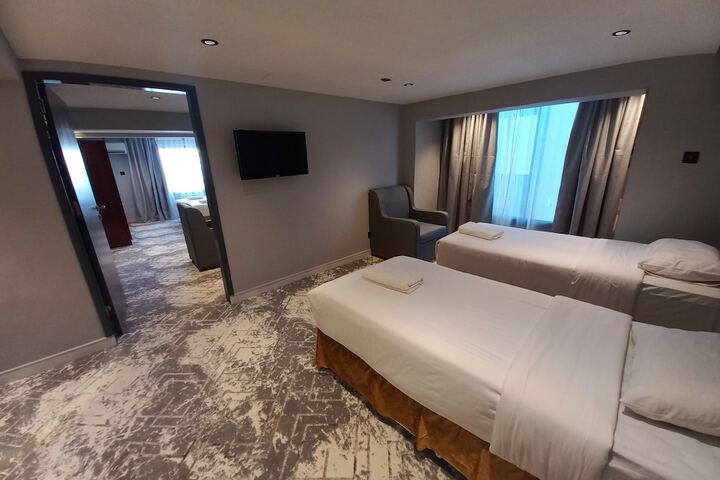 Room 12 of 50