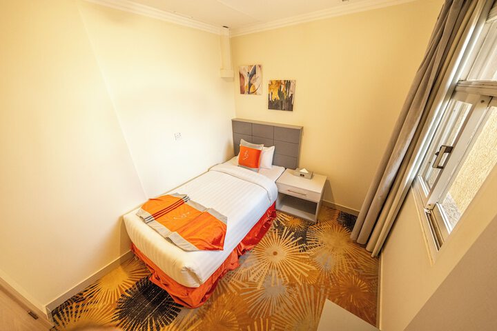 Room 7 of 16