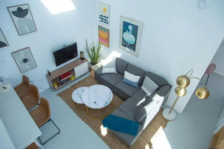 Room 5 of 11