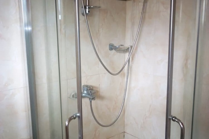 Room 8 of 16