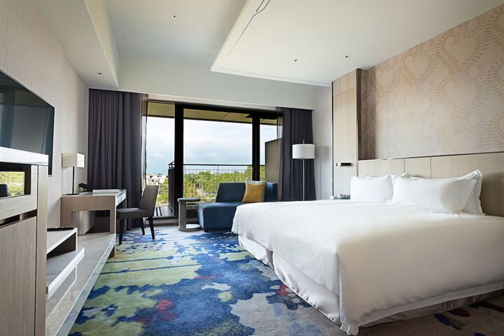 Room 3 of 82