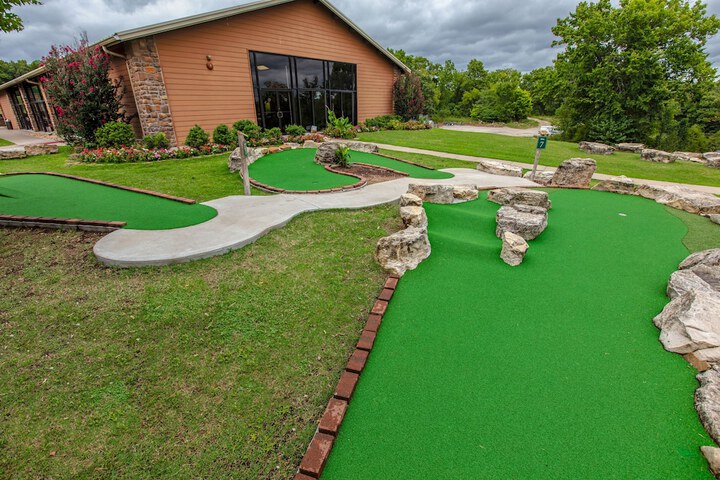 Mini-golf