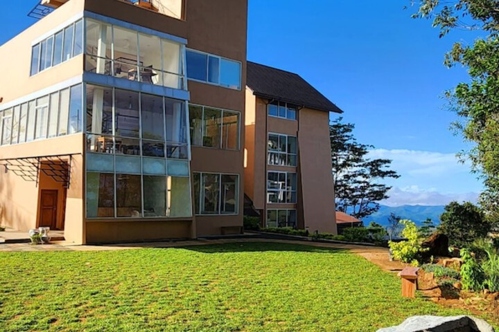 Hotel Exterior 64 of 74