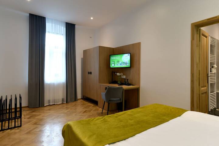 Room 4 of 48