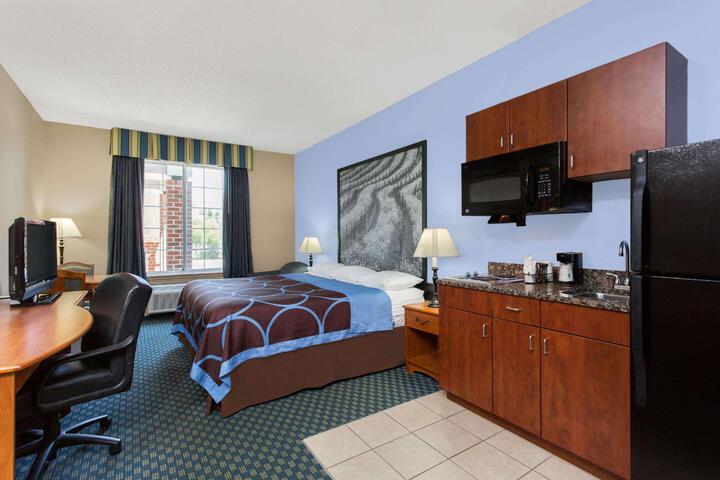 1 King Bed (12 of 33)