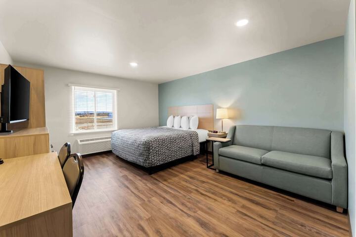 Suite Queen Bed (6 of 13)