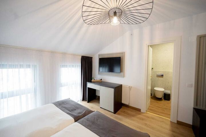 Room 5 of 35