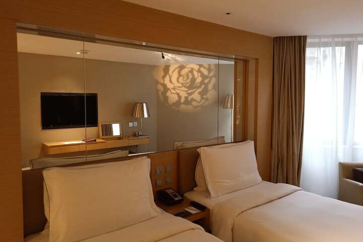 Room 8 of 37