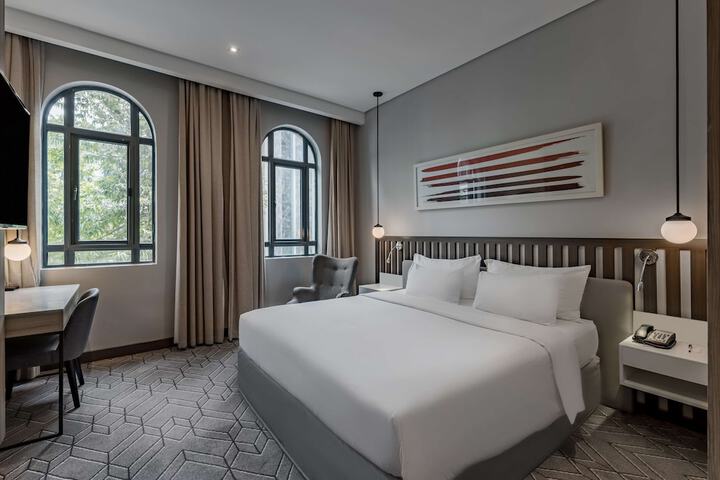 Room 28 of 193