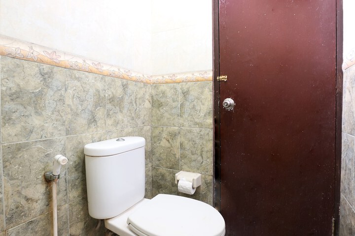 Room 6 of 8