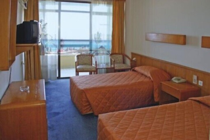 Room 8 of 41
