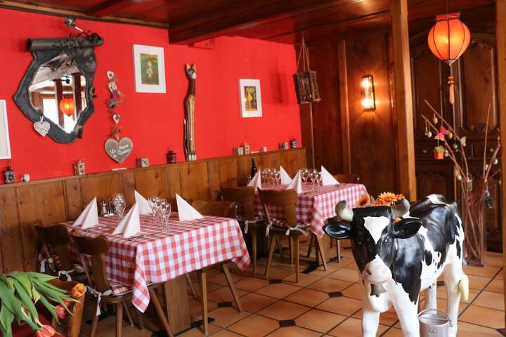 Dining 16 of 29