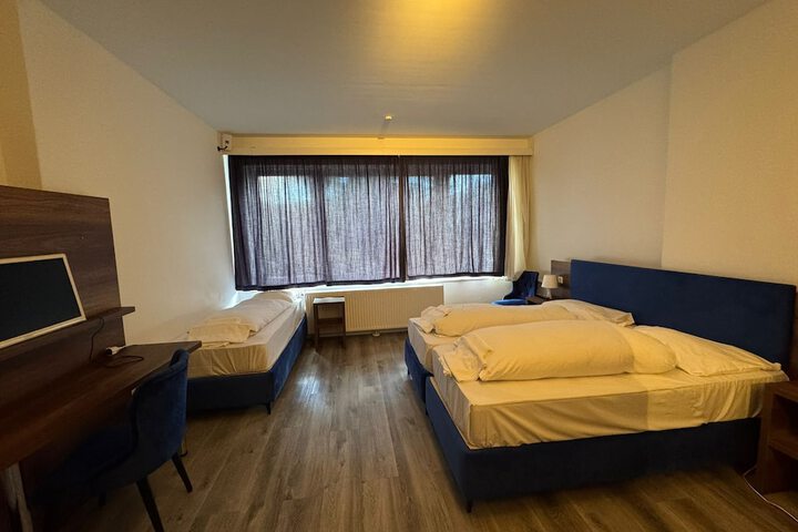 Room 7 of 11