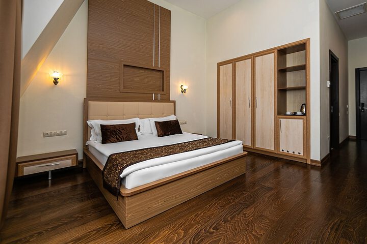 Room 13 of 160