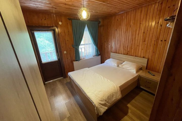 Room 6 of 13